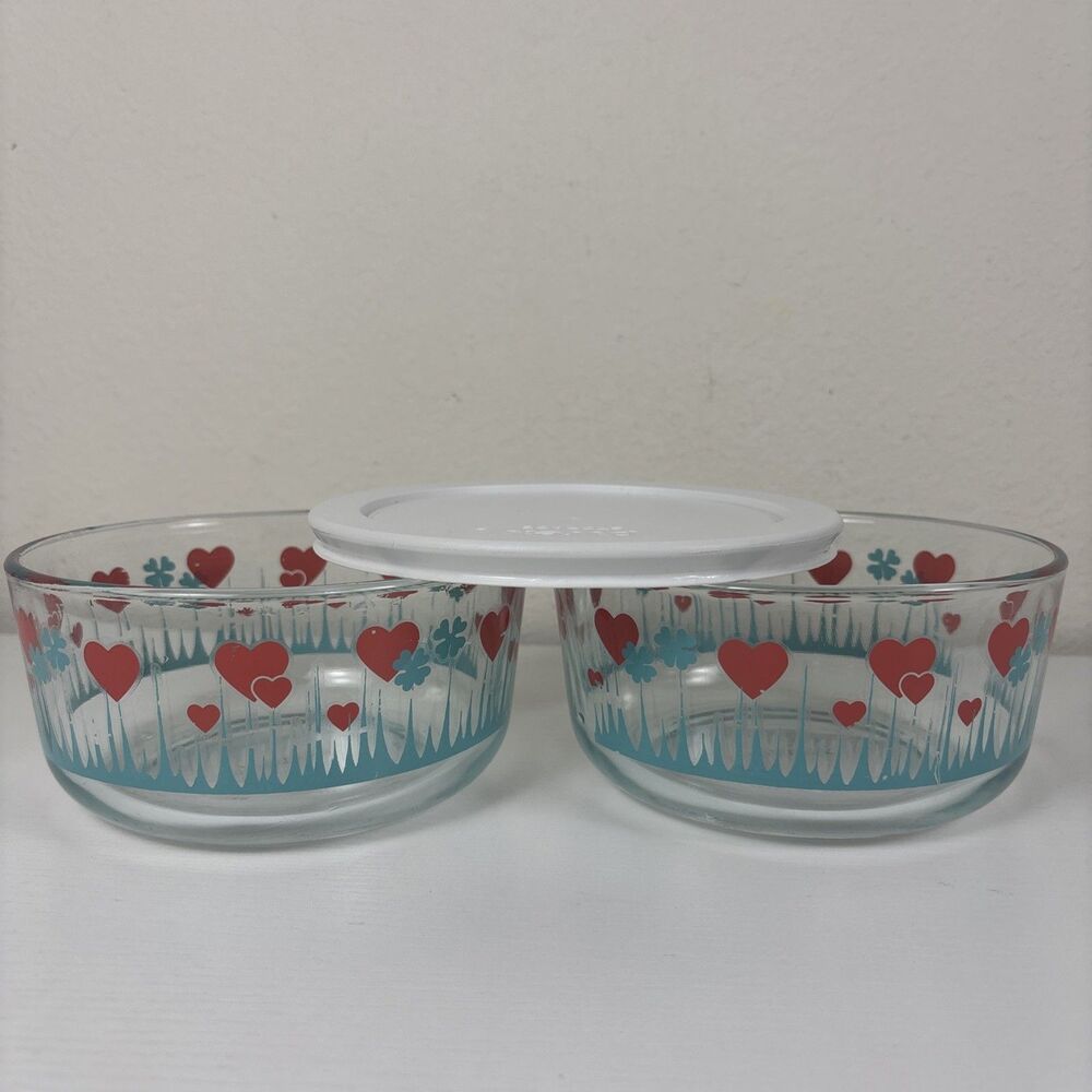 LOT OF 2 Pyrex Lucky in Love 4 Cup Storage Bowl - One lid